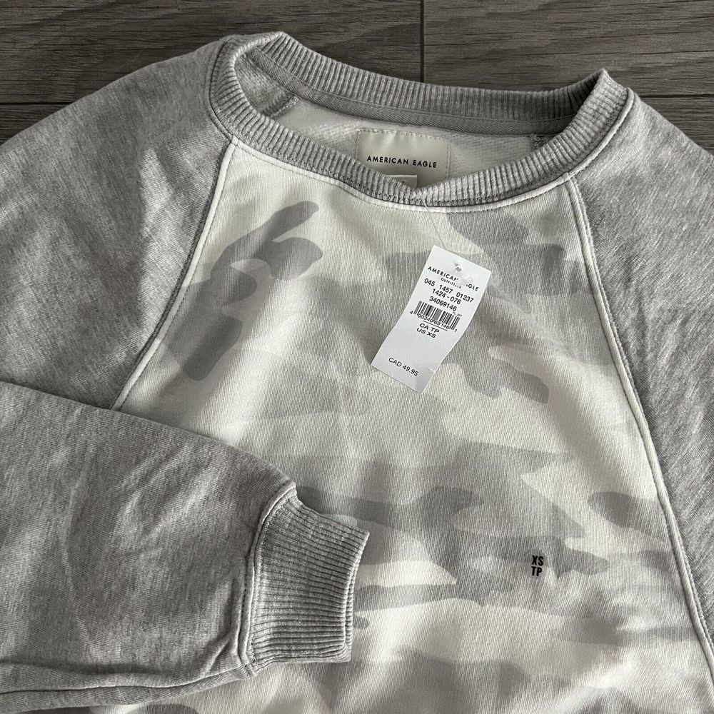 NWT American Eagle Womens Gray Camo Colorblock Cropped Sweatshirt Size XS